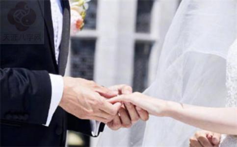 2025年农历冬月初一结婚黄道吉日 办喜事吉利吗